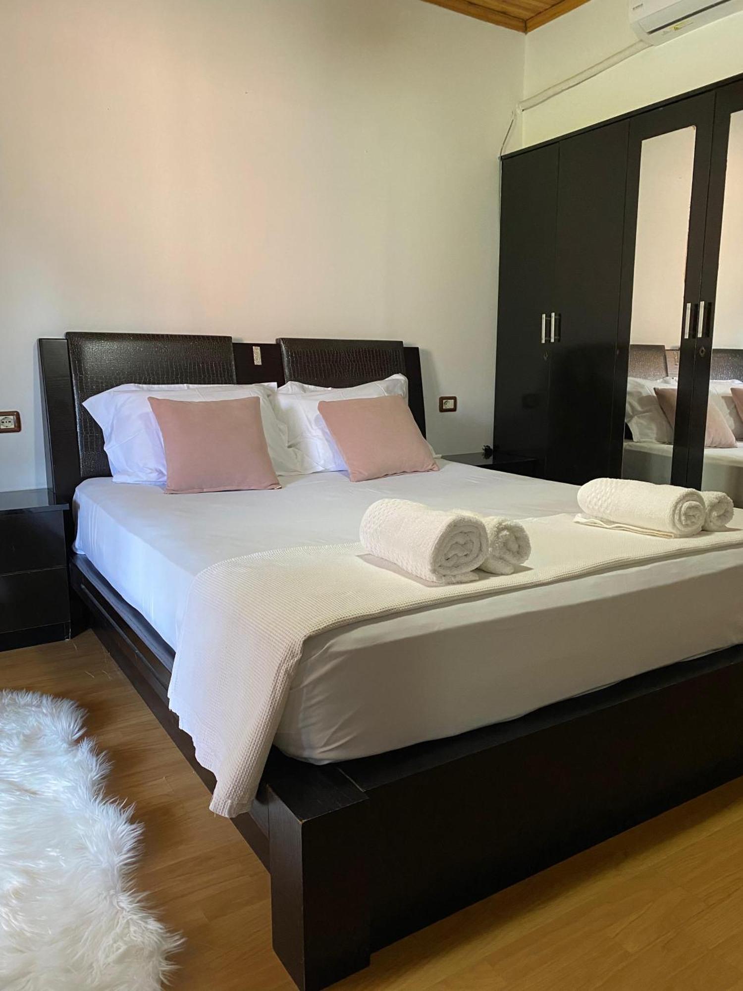 Bertis Guest House Gjirokaster Ngoại thất bức ảnh