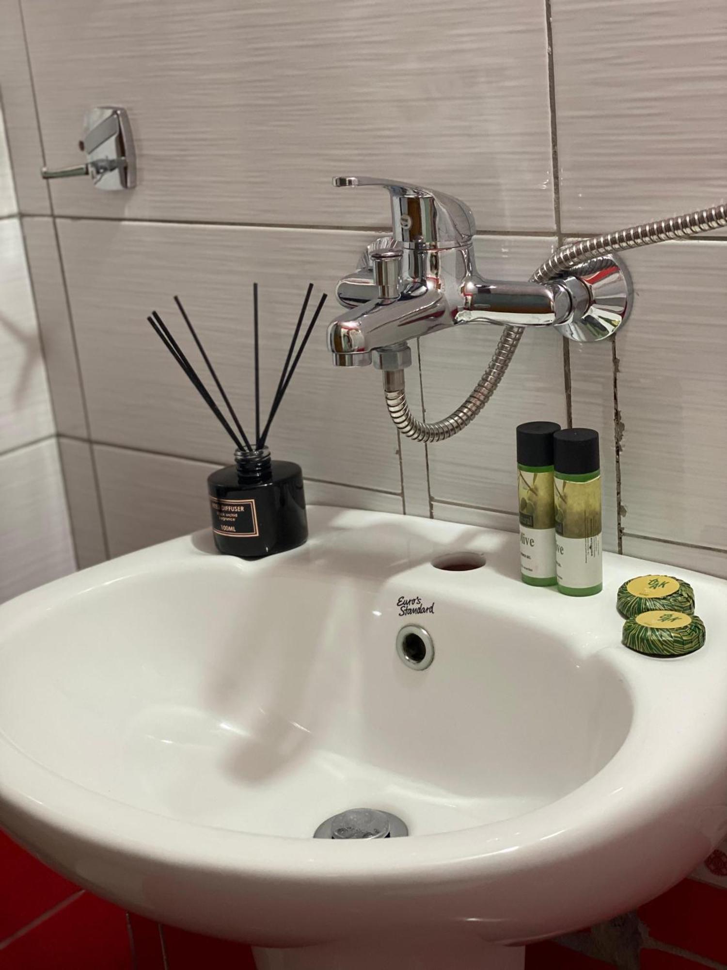 Bertis Guest House Gjirokaster Ngoại thất bức ảnh