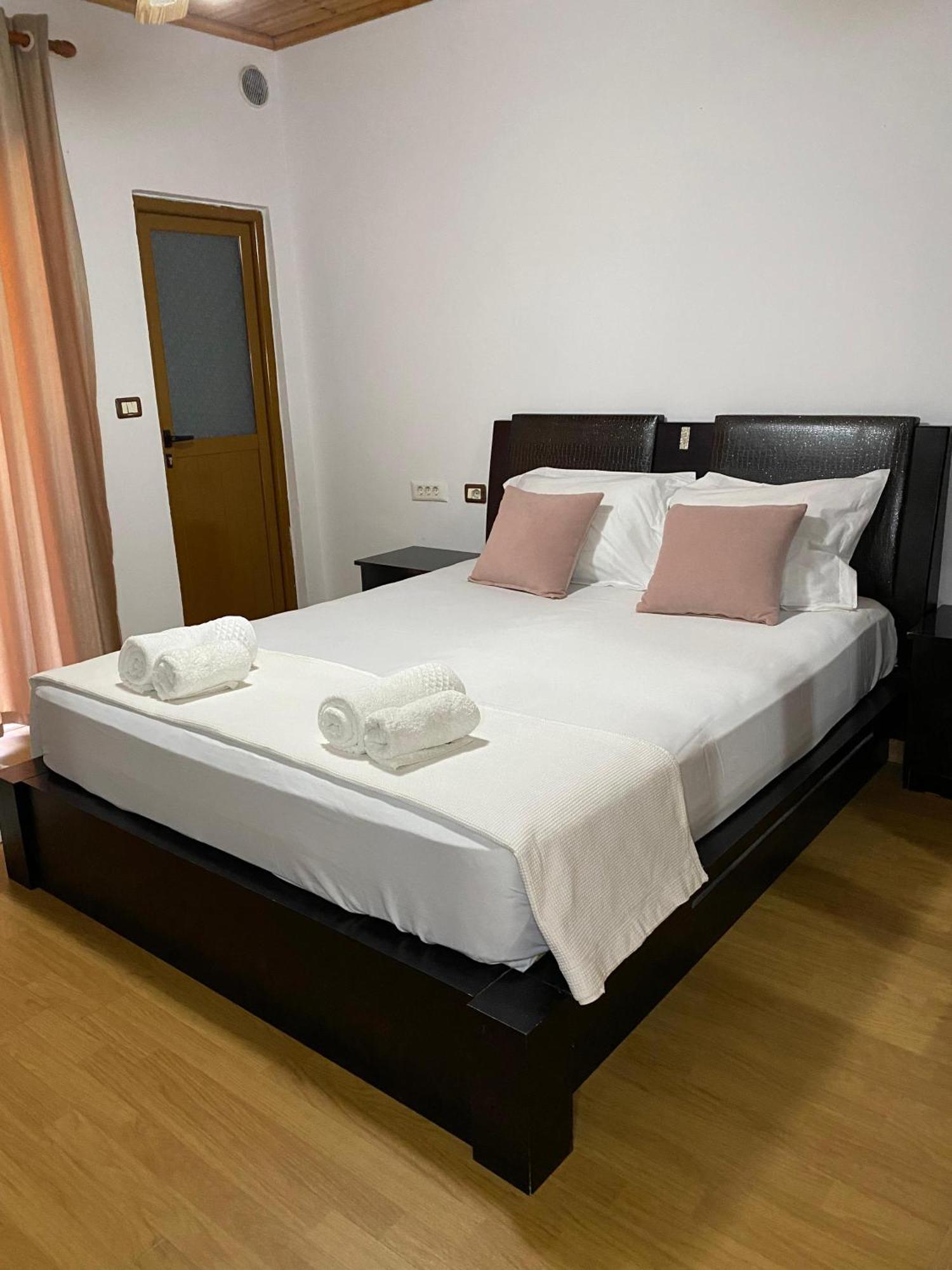 Bertis Guest House Gjirokaster Ngoại thất bức ảnh