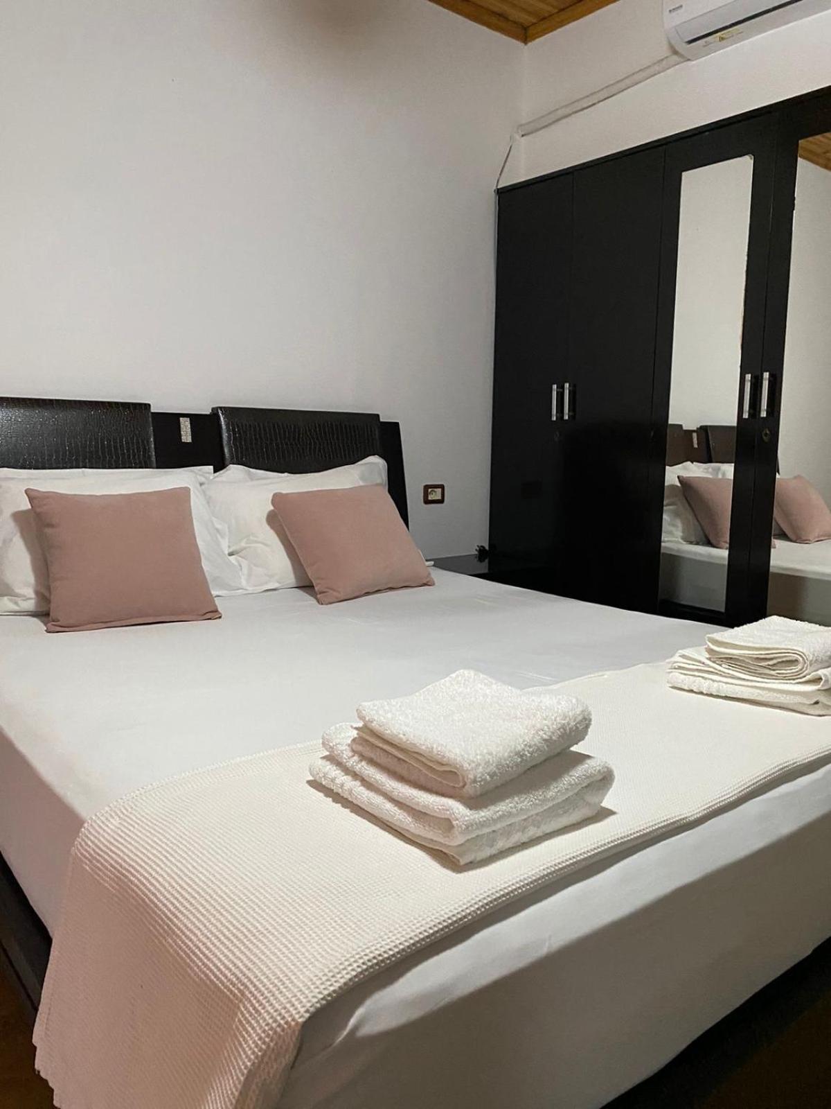 Bertis Guest House Gjirokaster Ngoại thất bức ảnh
